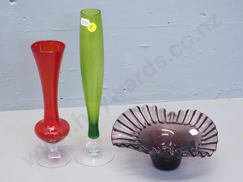 3 coloured glass items - 2 clear-based vases and a frilled dish. Green vase is H-260 Image 1++