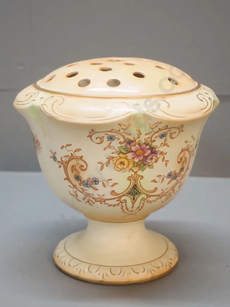 Ducal 'Louis' pattern footed blushware rose bowl - some tape residue H-180 D-180 Image 1++