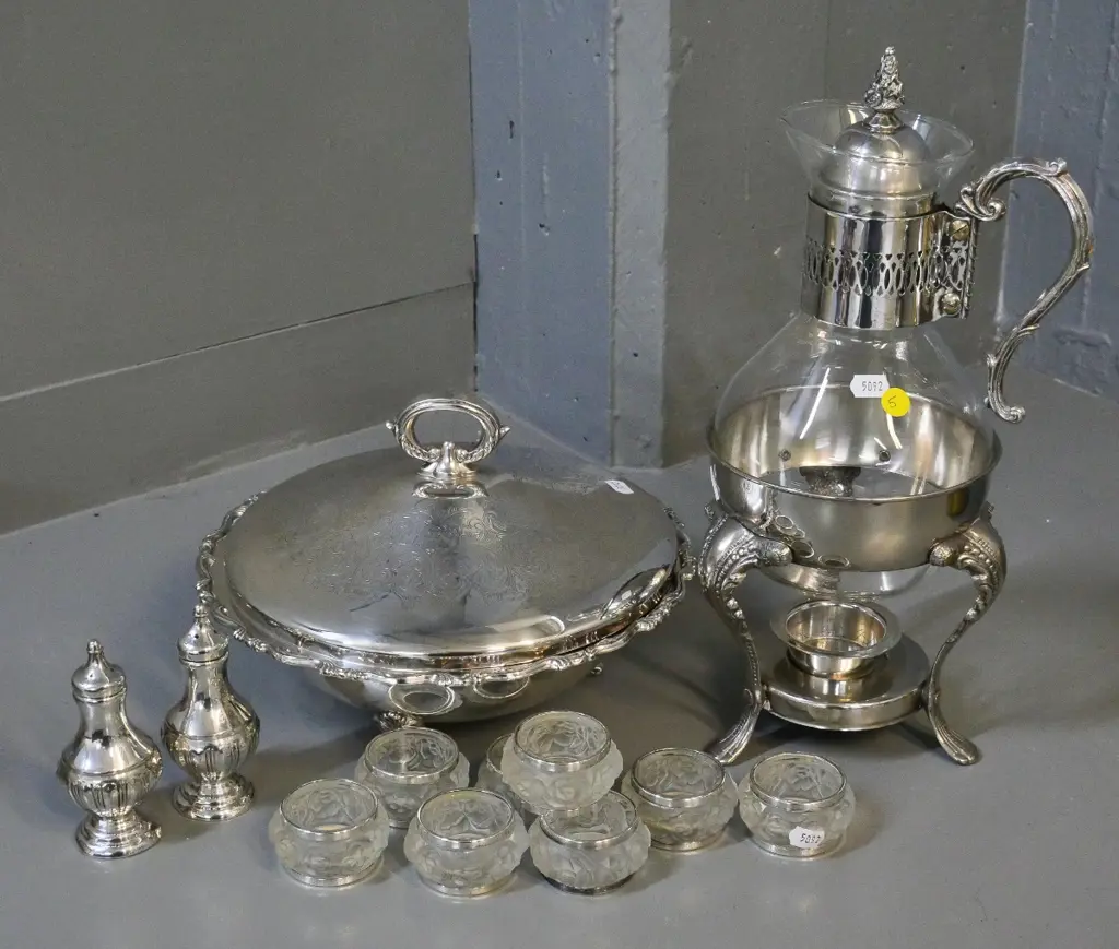 silver plated ware - carafe on warmer stand H360, lidded vege, 8 frosted depression glass napkin rings, salt & pepper Image 1++