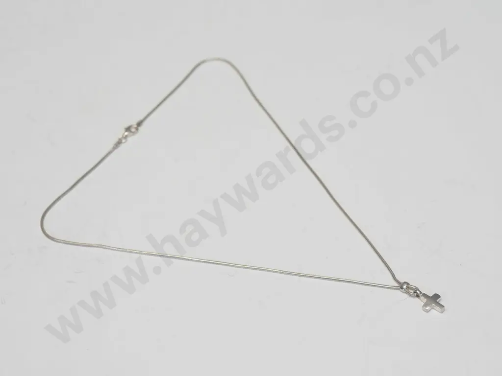 silver small cross necklace chain stamped 925 Image 1++