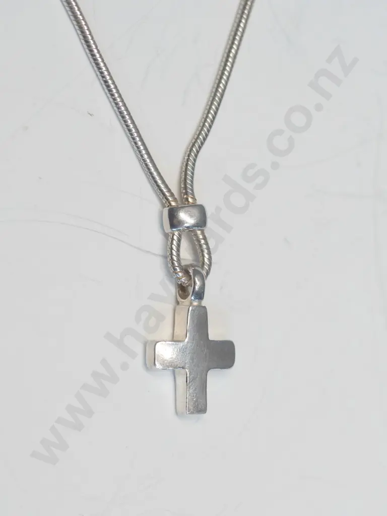 silver small cross necklace chain stamped 925 Image 1++