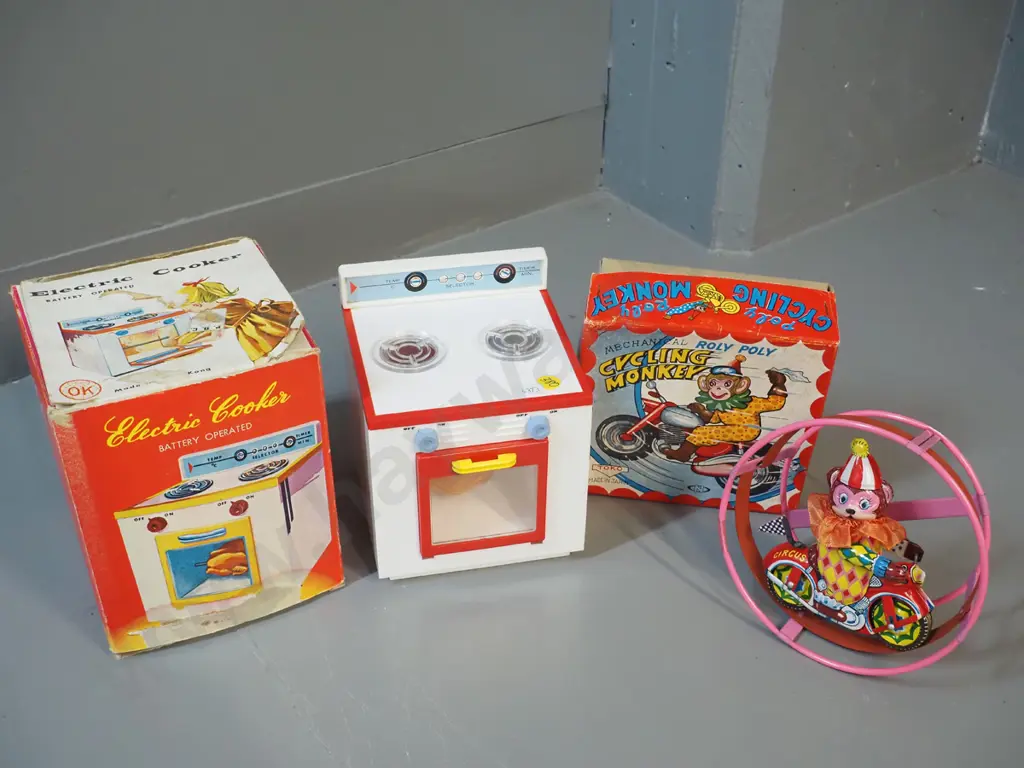 2 vintage - electric cooker (untested) and mechanical roly-poly cycling monkey - winder not working Image 1++