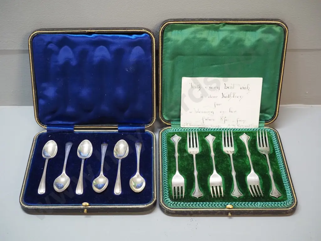 2 sets cased English plated cutlery - 6 cake forks and 6 teapoons Image 1++