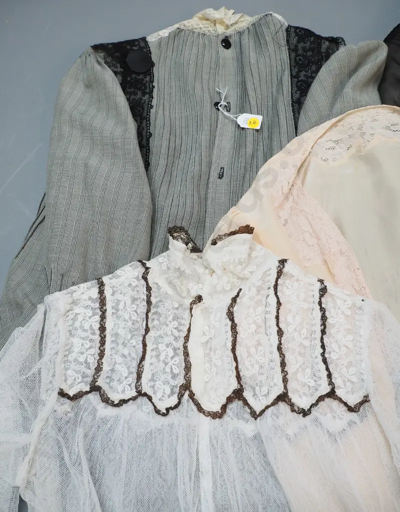 7 vintage lady's tops - minor light staining, wear to most pieces, damage to one Image 1++