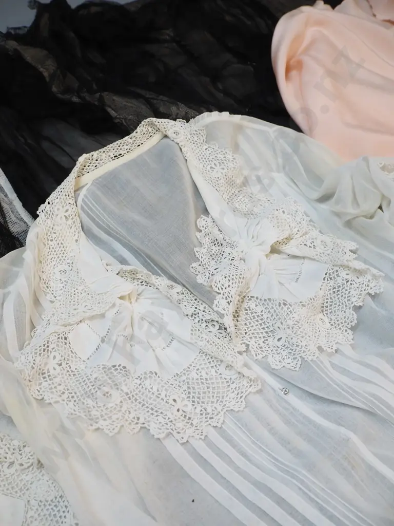 7 vintage lady's tops - minor light staining, wear to most pieces, damage to one Image 1++