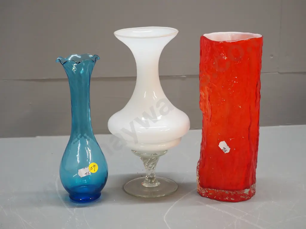 3 retro coloured glass vases - tallest is H-230 Image 1++