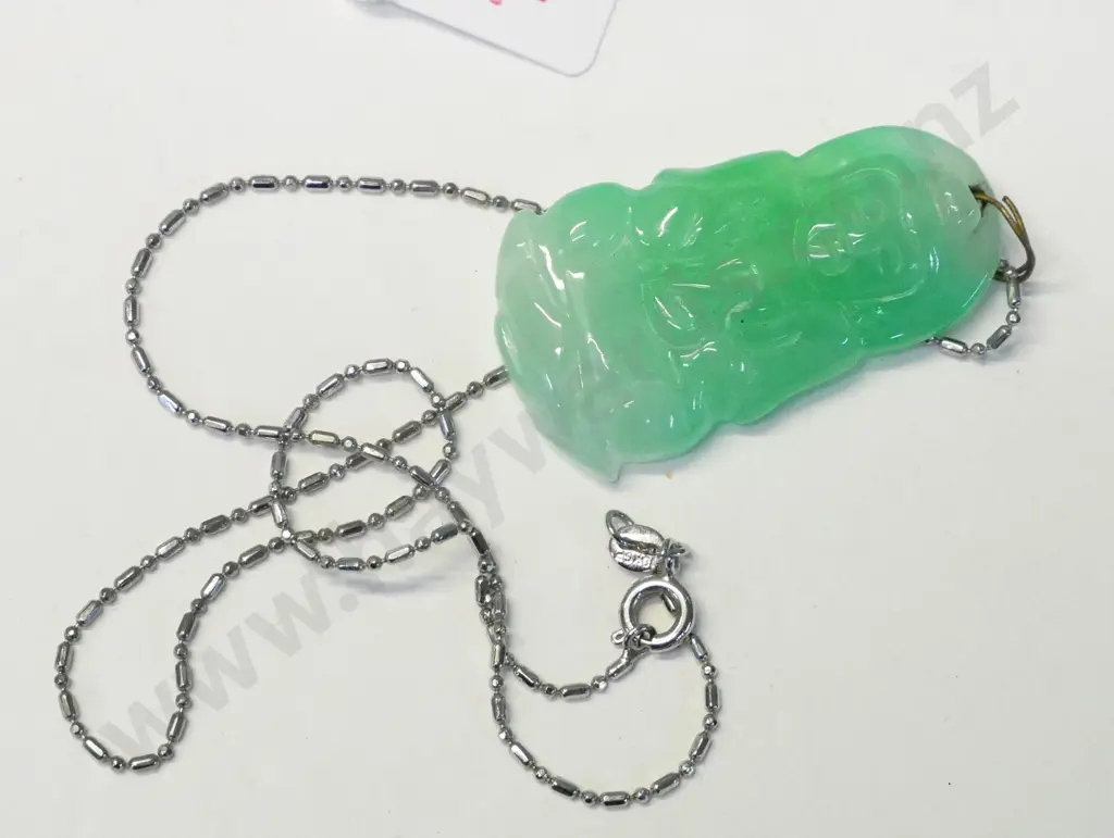 light coloured jade necklace Image 1++