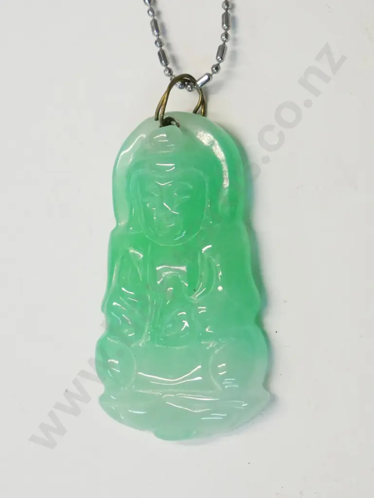 light coloured jade necklace Image 1++