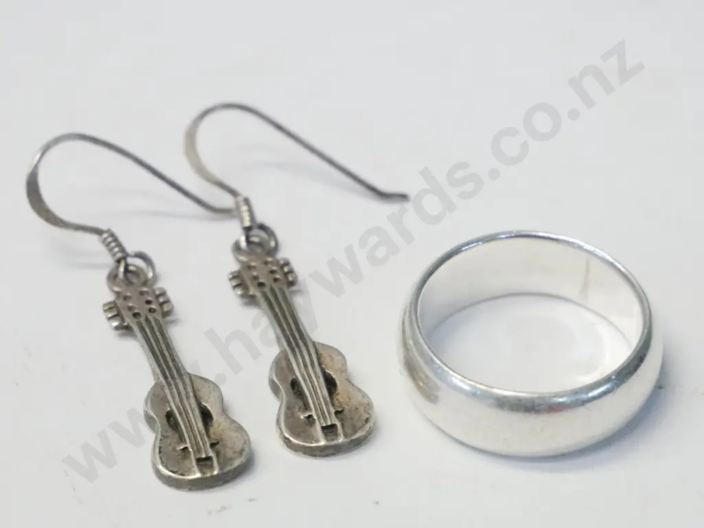 plain silver ring & pair of silver guitar earrings both stamped 925 Image 1++