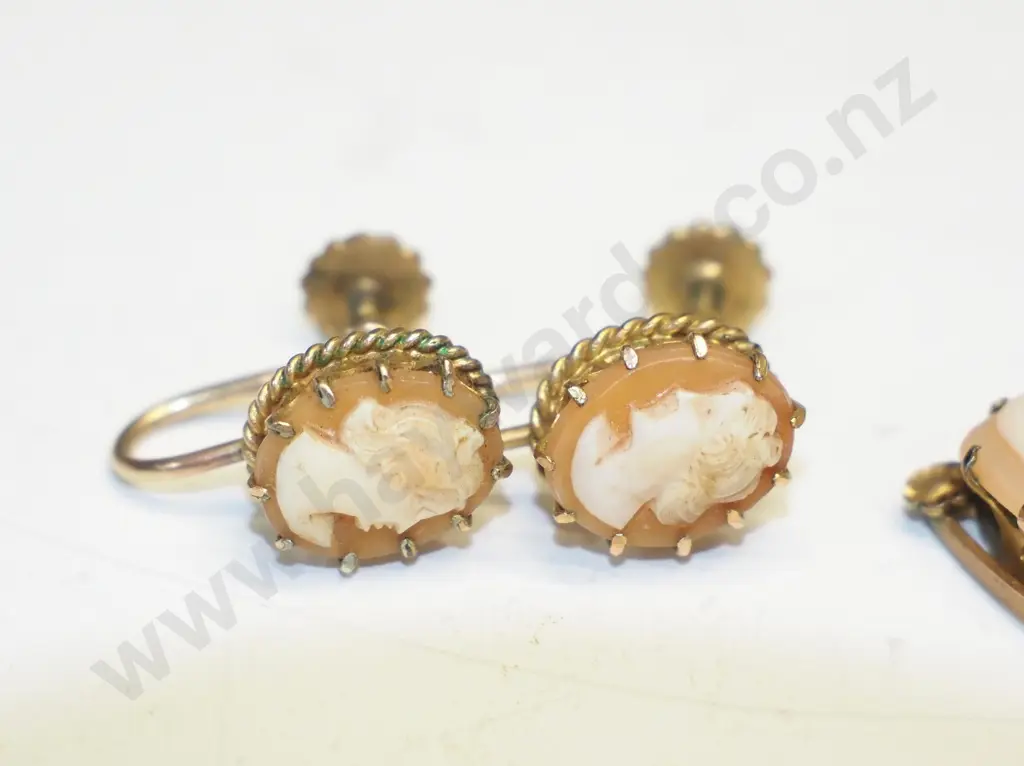 cameo necklace & earrings - earrings stamped 9ct lined Image 1++