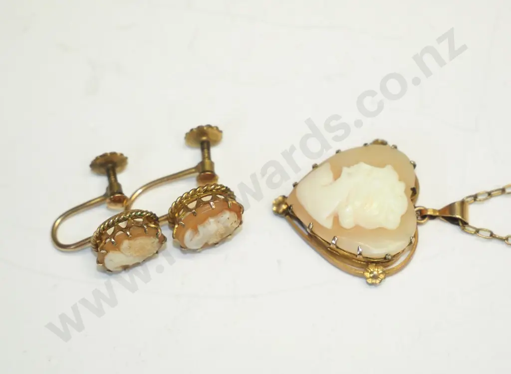 cameo necklace & earrings - earrings stamped 9ct lined Image 1++
