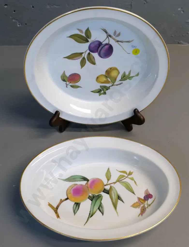 Royal Worcester Evesham round pie plate D-270 and oval baking dish Image 1++