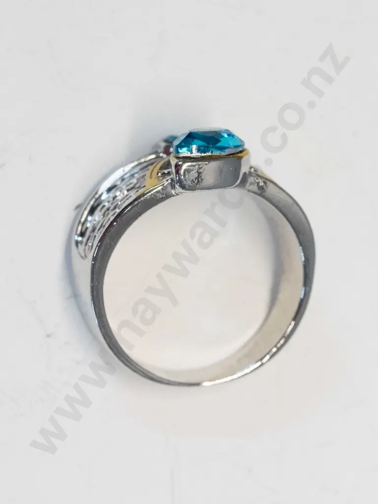 silver ring with 2 blue stones stamped 925 Image 1++