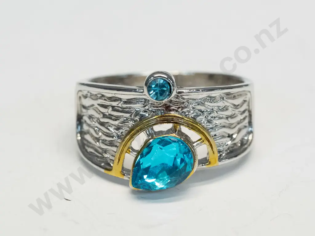 silver ring with 2 blue stones stamped 925 Image 1++
