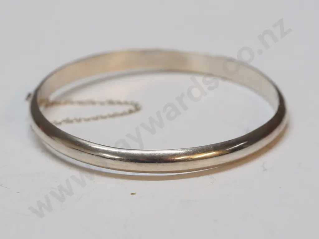 silver bangle with safety chain stamped 925 Image 1++
