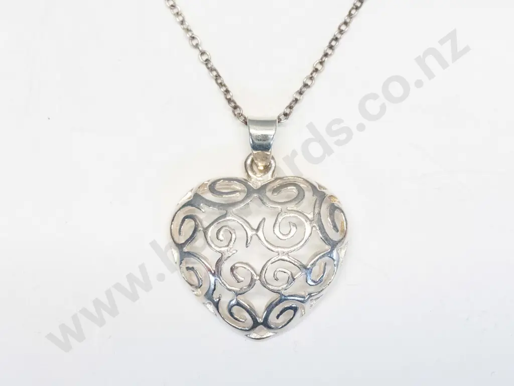 silver heart necklace stamped 925 Image 1++