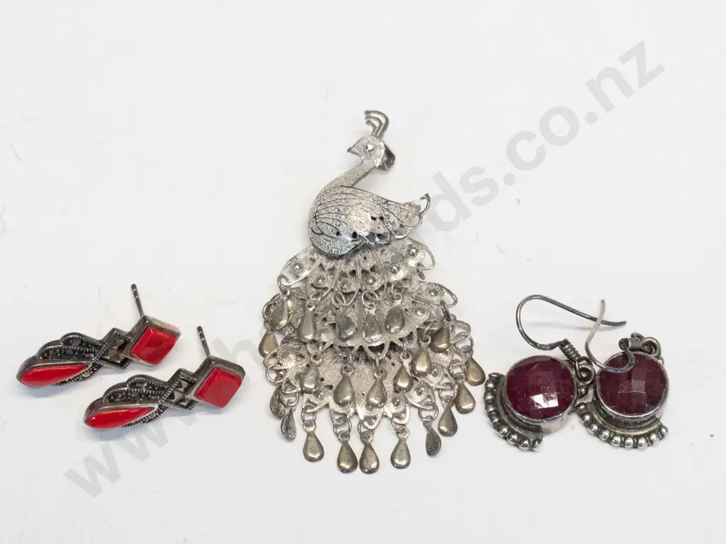2 pairs of earrings both stamped 925 Image 1++