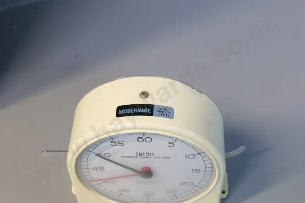 Smiths "Modernage" wind up bedside alarm clock - dent and small chips to enamel H-120 Image 1++