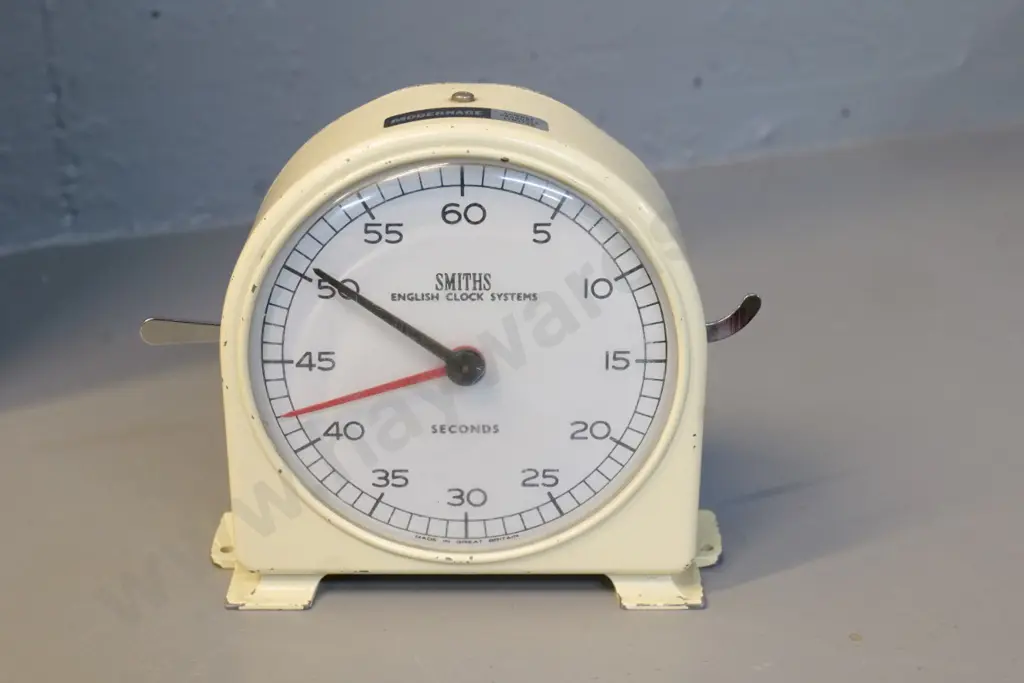 Smiths "Modernage" wind up bedside alarm clock - dent and small chips to enamel H-120 Image 1++