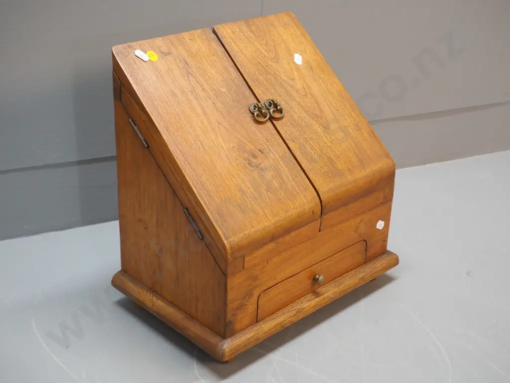 heavy oak writing box with 2 hinged doors, drawer H-340 W-340 D-220 Image 1++