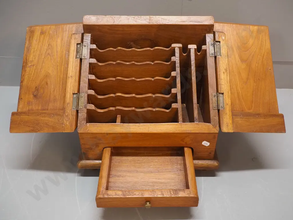 heavy oak writing box with 2 hinged doors, drawer H-340 W-340 D-220 Image 1++