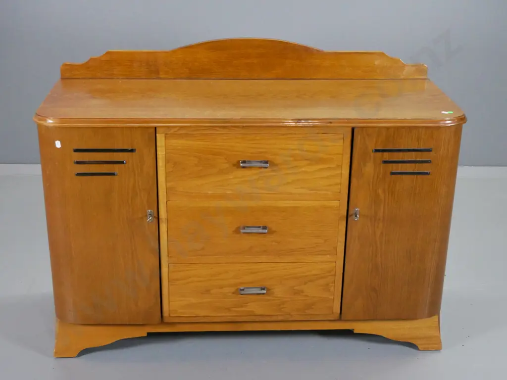 deco oak sideboard with 3 drawers, 2 curved doors - damage and scratches to one end H870 W1120 D450 Image 1++