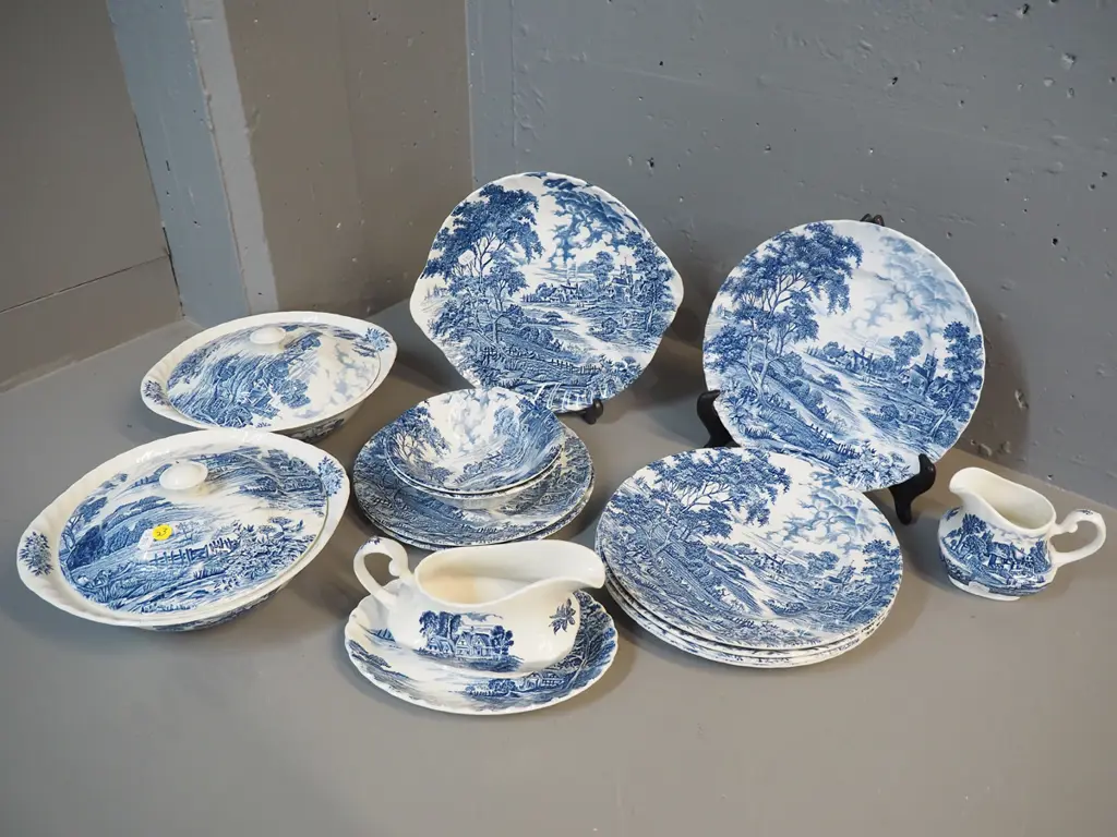 assorted Ridgway Meadowsweet dinnerware including 2 lidded vegetable dishes, gravy boat, etc. Image 1++