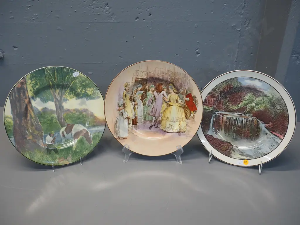 3 Royal Doulton cabinet plates - Sir Roger de Coverley and 2 scenic Image 1++