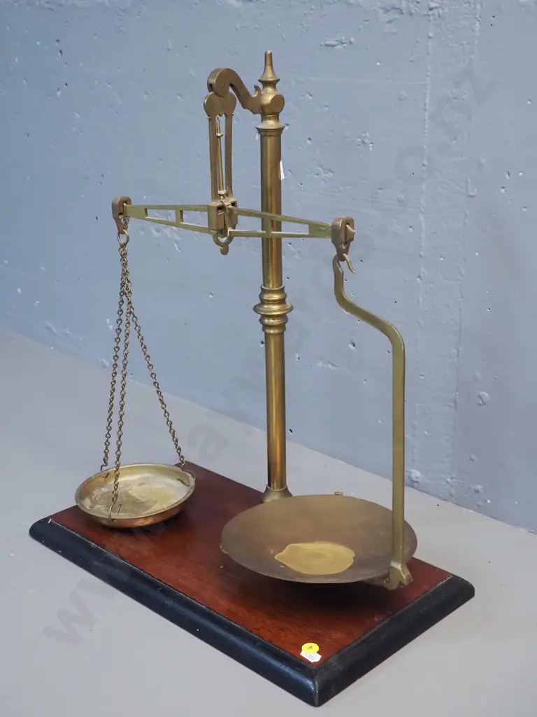large brass balance scales on wooden base H-500 W-400 D-220 Image 1++