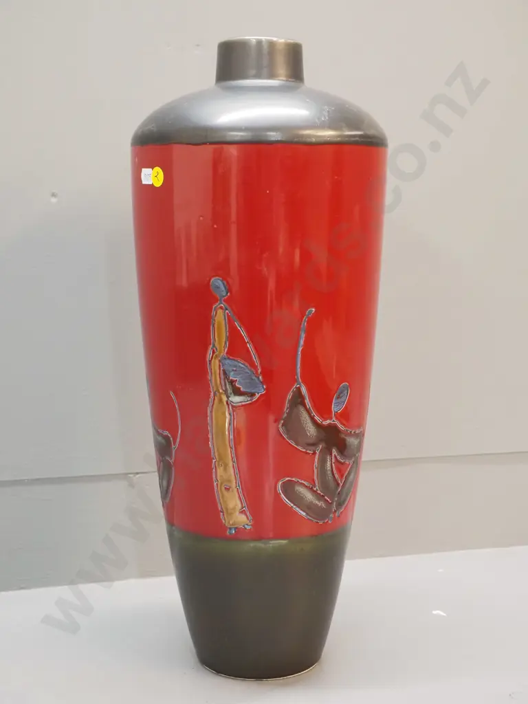 tall studio pottery vase with figural motifs H-500 Image 1++