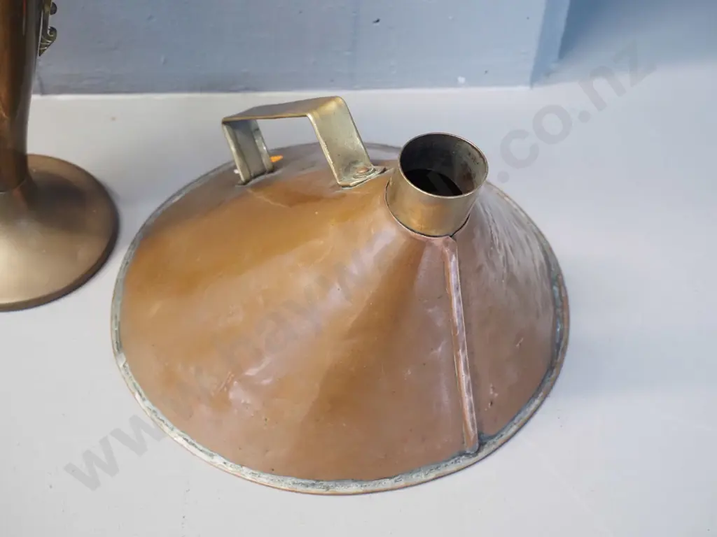 wide bottom copper kettle with brass handle and a Dutch brass vase - some dents - H-420 Image 1++
