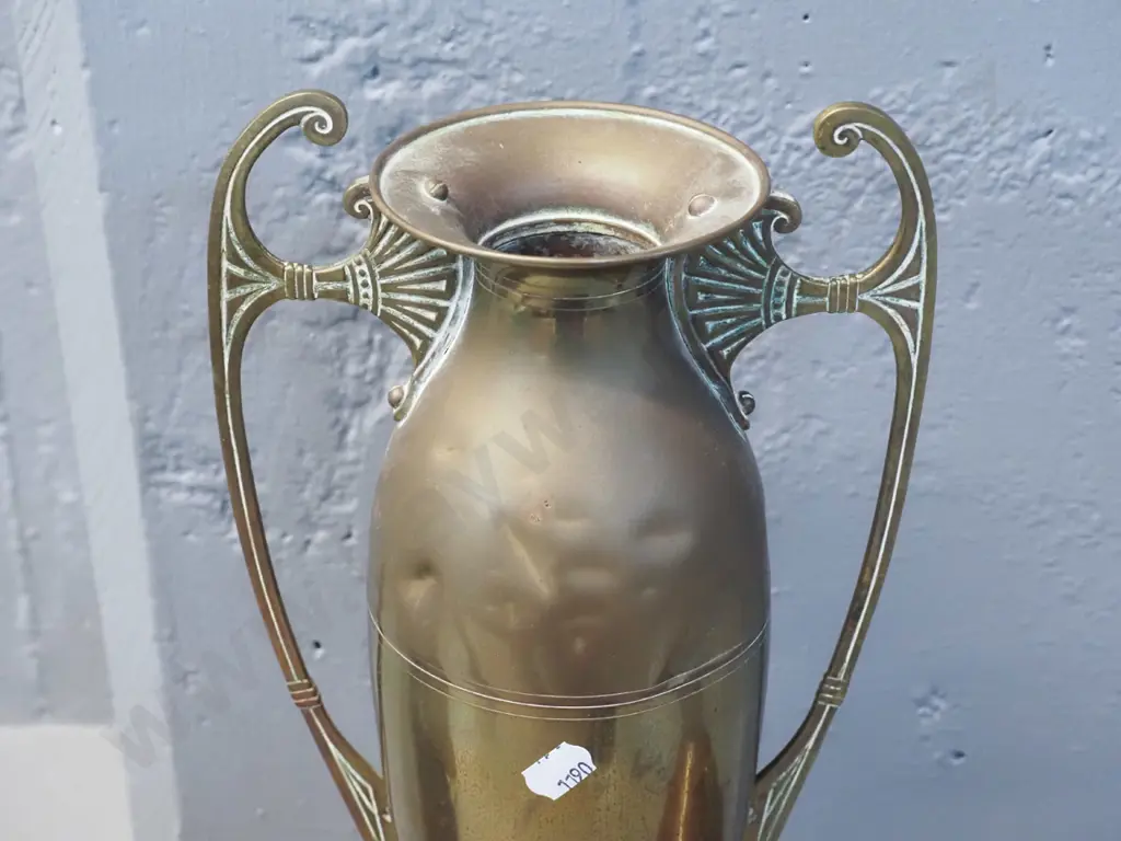 wide bottom copper kettle with brass handle and a Dutch brass vase - some dents - H-420 Image 1++