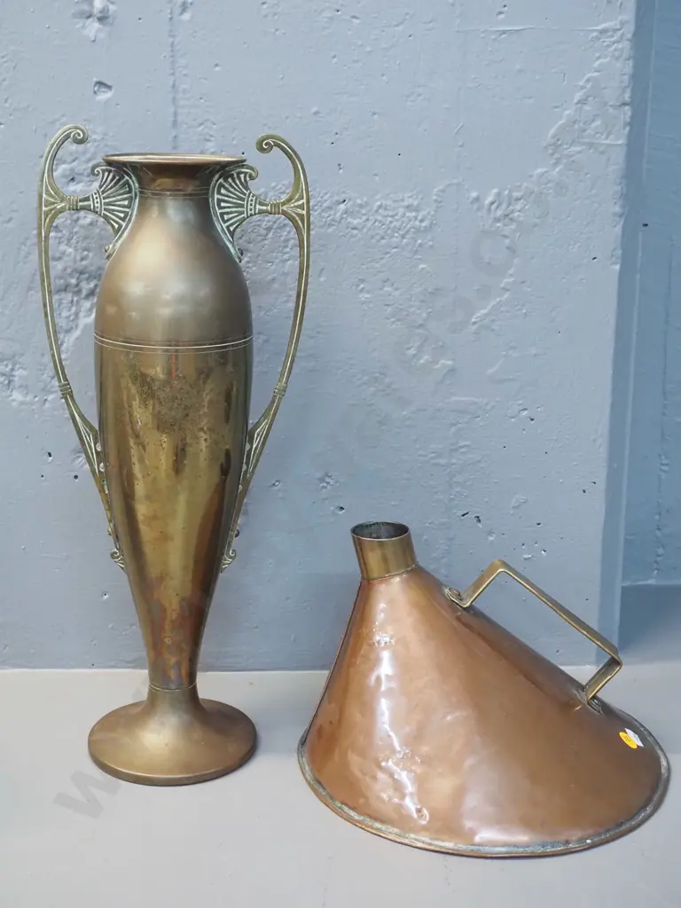 wide bottom copper kettle with brass handle and a Dutch brass vase - some dents - H-420 Image 1++