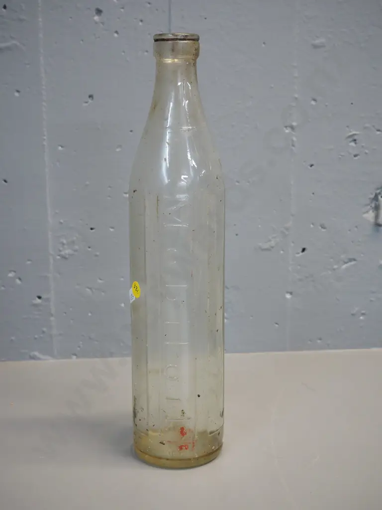 vintage Mobil oil quart bottle - some residue and staining inside H-370 Image 1++