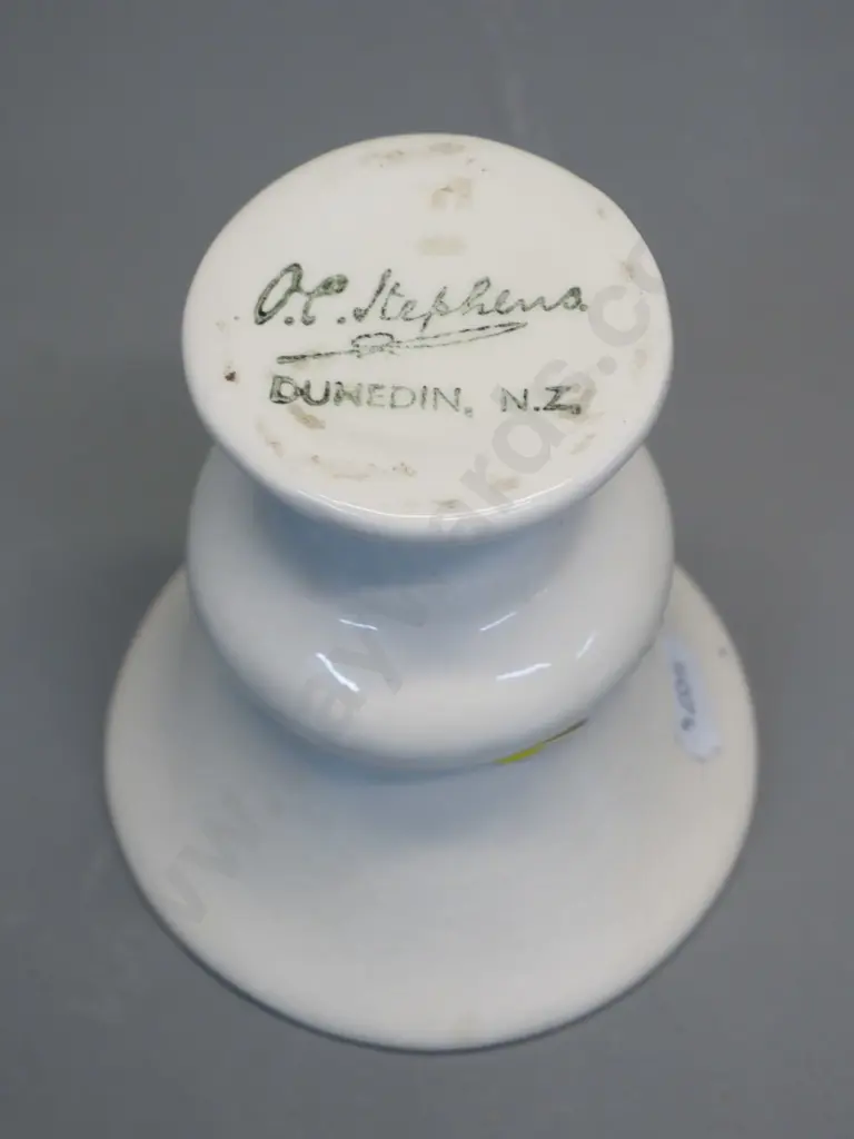 small OC Stephens vase H-100 - white outer, pink inner Image 1++