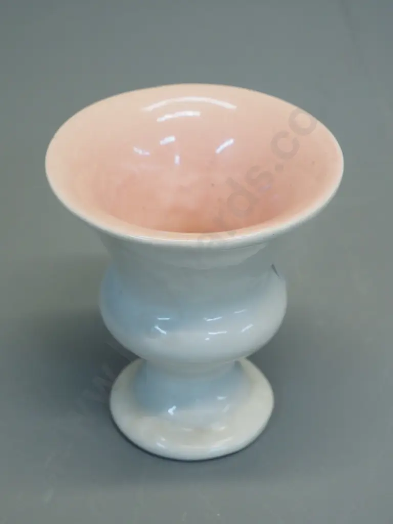 small OC Stephens vase H-100 - white outer, pink inner Image 1++