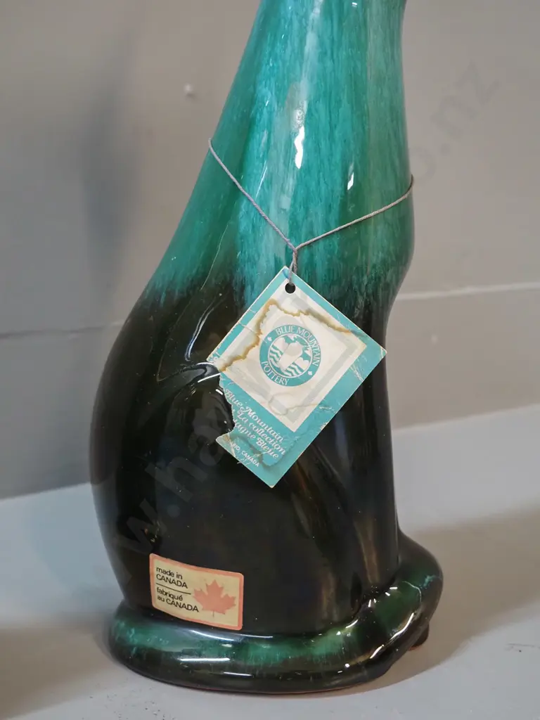 2 Blue Mountain large pottery figurines - 2 cats, taller is H-360 Image 1++