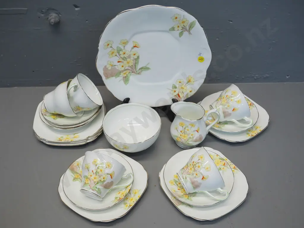 Salisbury primrose pattern part 21-piece tea set - one cup missing Image 1++