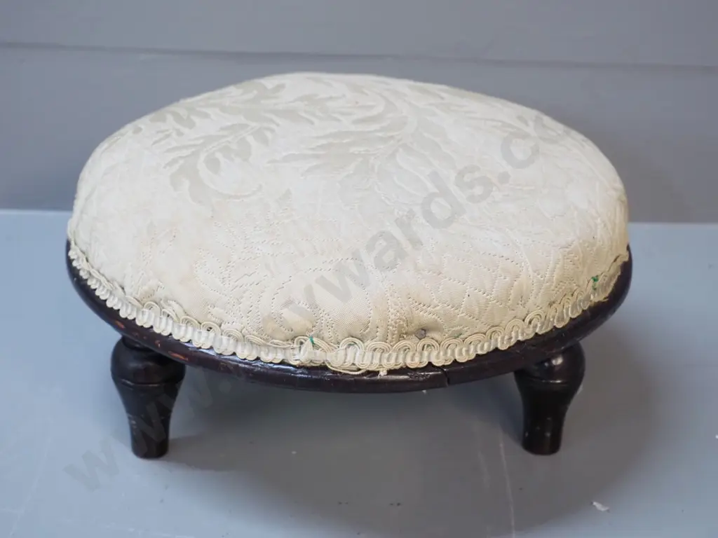 Victorian knee stool covered in gold brocade fabric H-130 Diameter 270 Image 1++