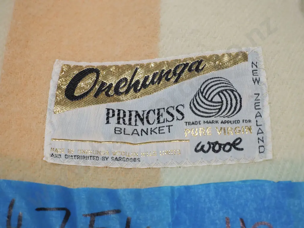pair of Onehunga Princess all-wool check blankets - one with label, one without Image 1++