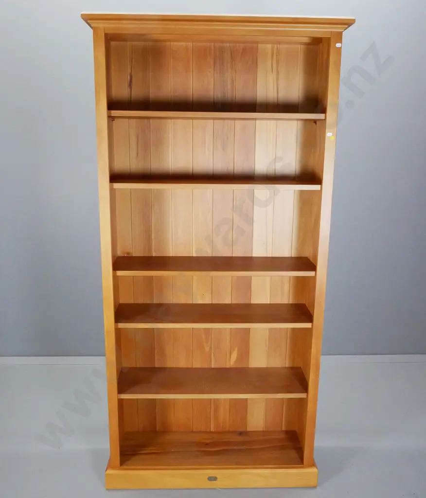solid rimu bookcase w/1 fixed and 4 adjustable shelves, made by House of Teviot Dunedin H1820 W900 D280 Image 1++