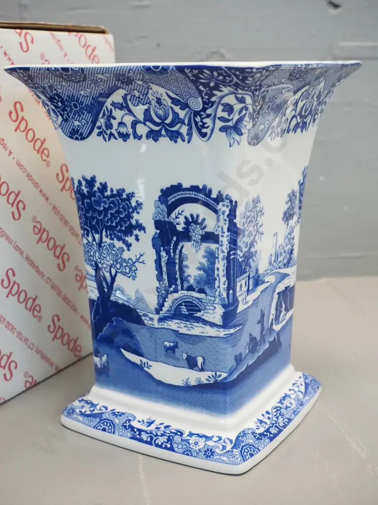boxed Spode Blue Italian items - large vase H-200 W-150 D-150 and a pair of salad servers Image 1++