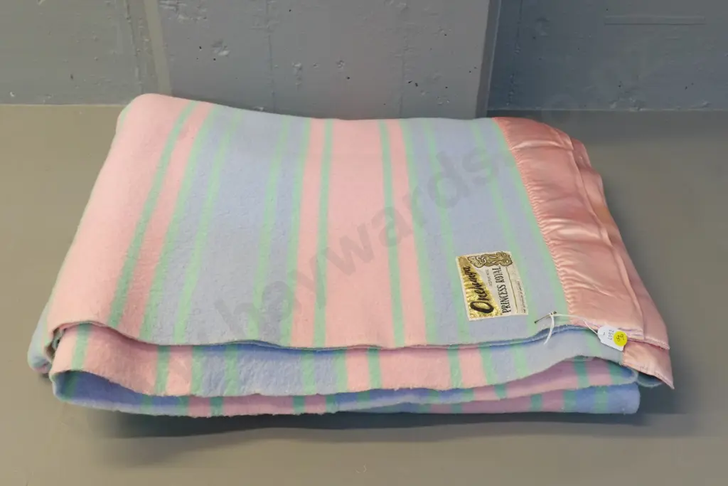 Onehunga Princess Royal queen size woollen blanket Image 1++