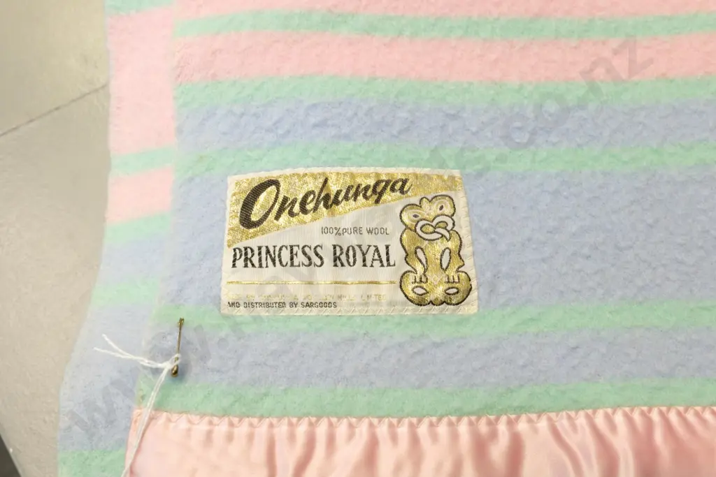 Onehunga Princess Royal queen size woollen blanket Image 1++