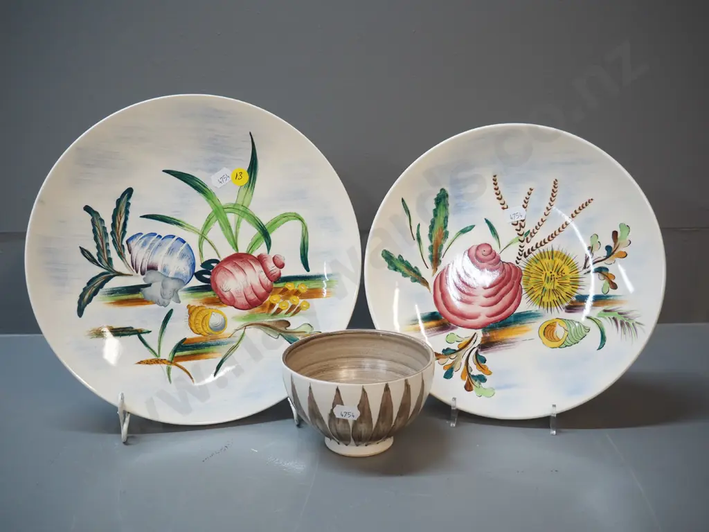 2 retro Masons South Seas plates, larger is D-250, and a small Hanmer pottery bowl Image 1++