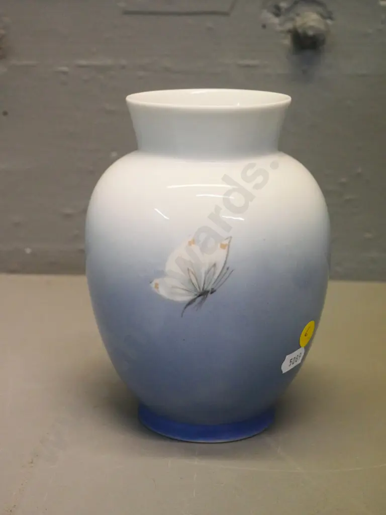 Royal Copenhagen floral vase - number on base 2667 36. H-170 D-120 Image 1++