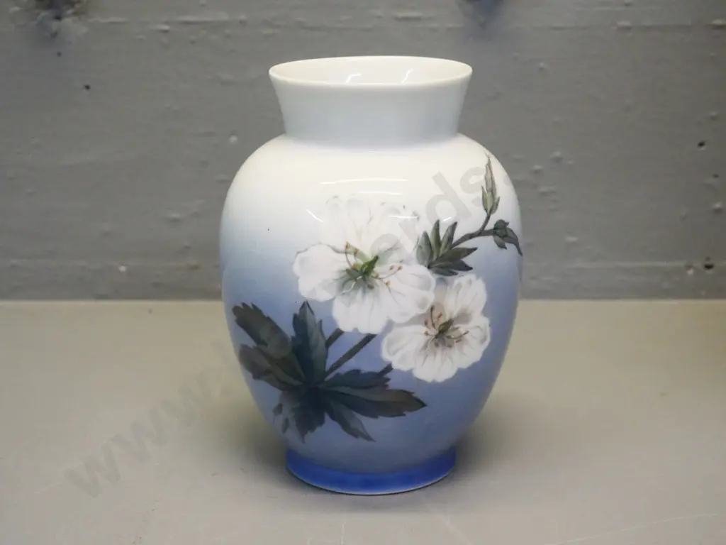 Royal Copenhagen floral vase - number on base 2667 36. H-170 D-120 Image 1++