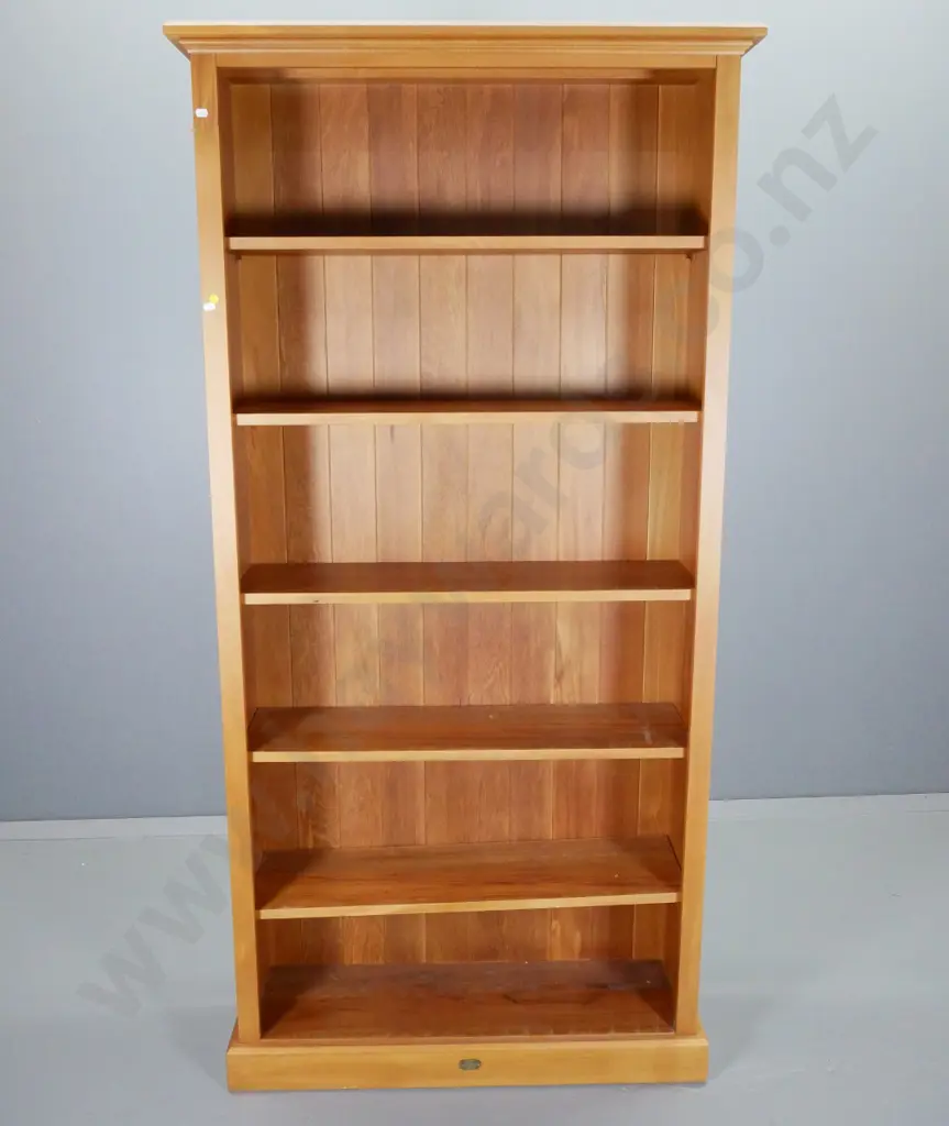 solid rimu bookcase w/1 fixed and 4 adjustable shelves, made by House of Teviot Dunedin H1820 W900 D280 Image 1++