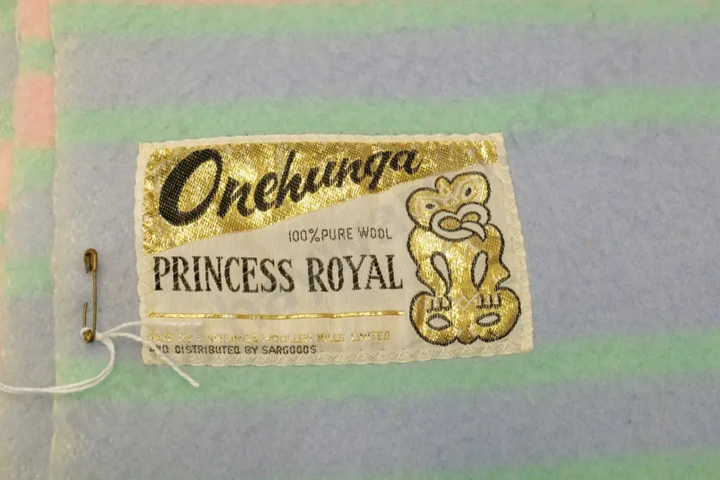 Onehunga Princess Royal queen size woollen blanket Image 1++