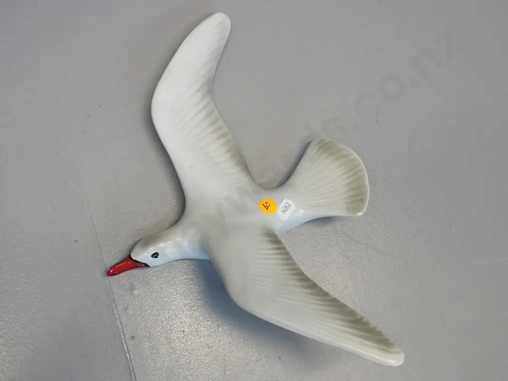 wall hanging gull - no maker's marks, some damage to finish on beak H-300 L-220 Image 1++